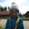 Enfant qui a piqué le bonnet d'une responsable